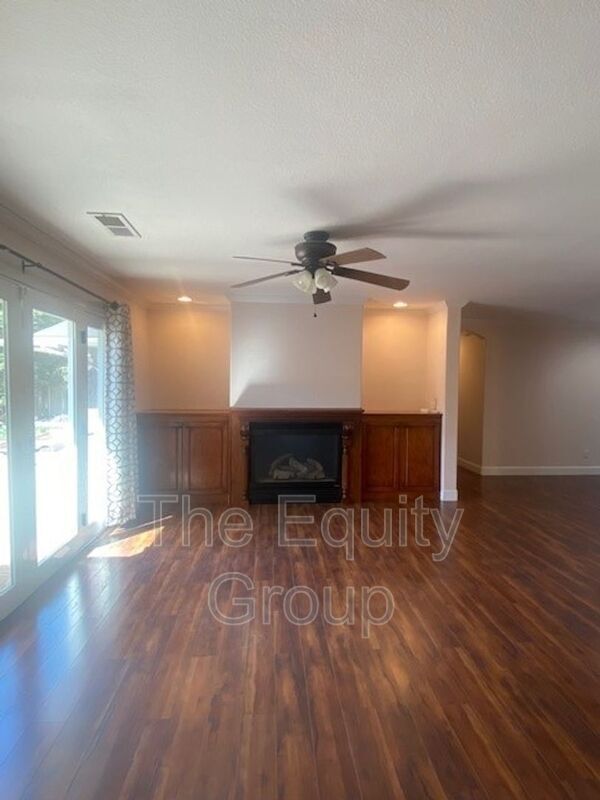 Foto del edificio - 525 N Greenview Ct