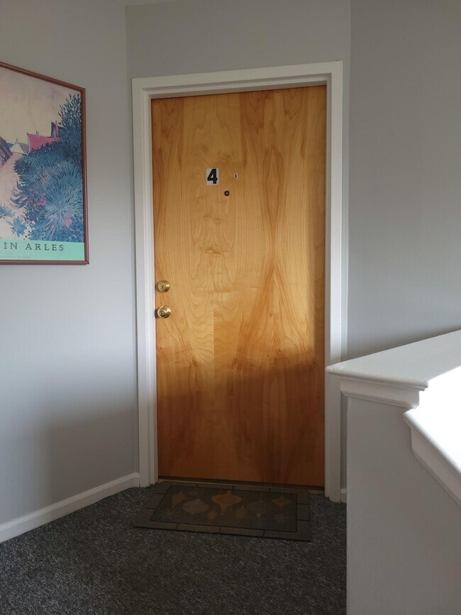 Unit Entrance - 330 N Harrison St