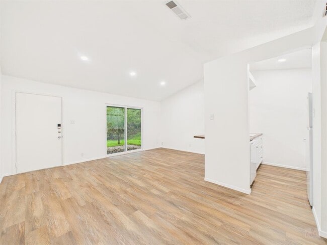 Foto del edificio - 1305 Hollow Creek Dr