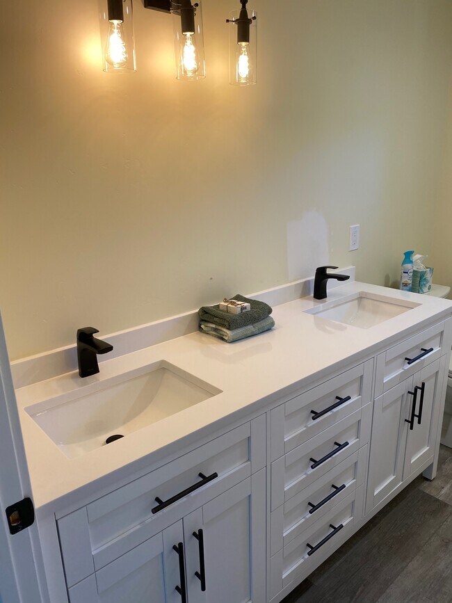 Medical Plaza en Rex_Suite 111_636SF - 1334 Ella St