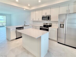 Building Photo - 15285 Grn Acrs Ave