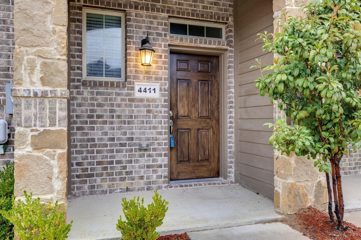 Foto principal - 4411 Samarth St