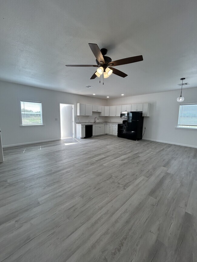 Building Photo - 2529 Cardinal Rd
