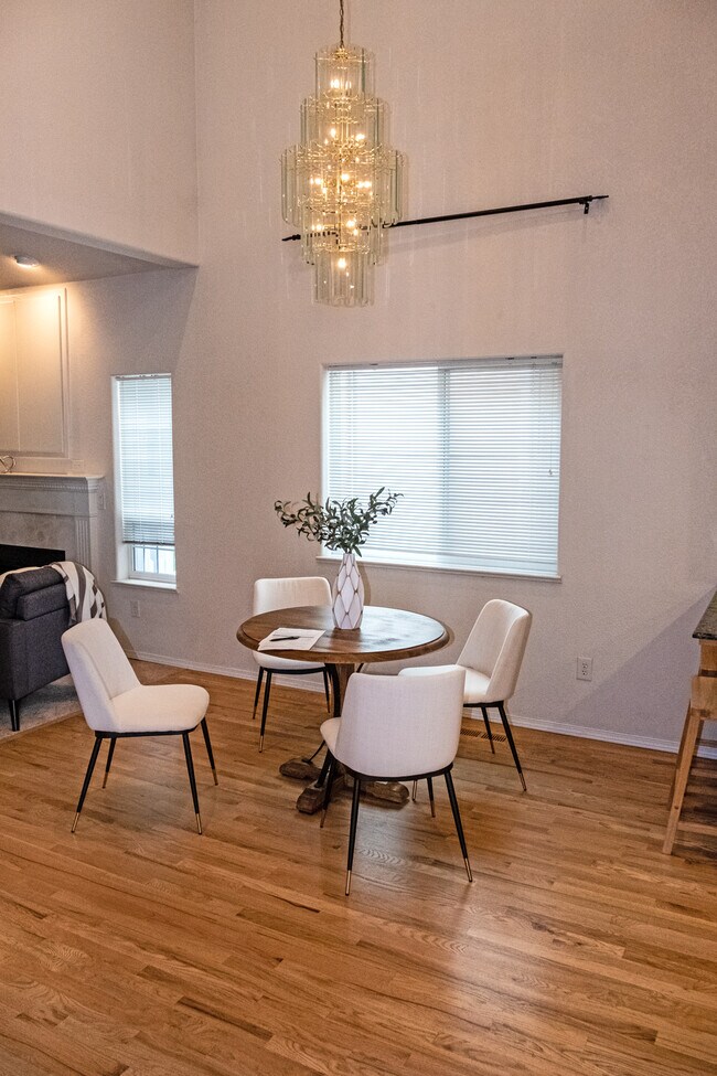 Foto del edificio - 296 Meadow Dr