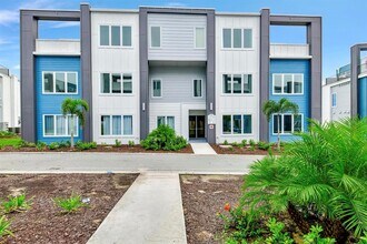 Building Photo - 7770 Sandy Ridge Dr