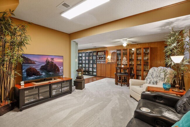 Foto del edificio - 6855 Dallas Ln N