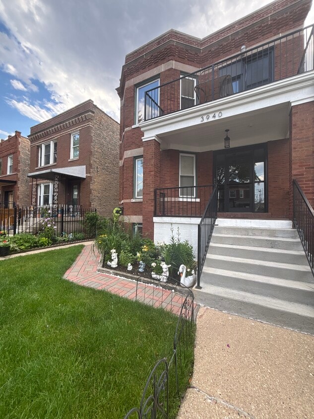 Primary Photo - 3940 N Sawyer Ave