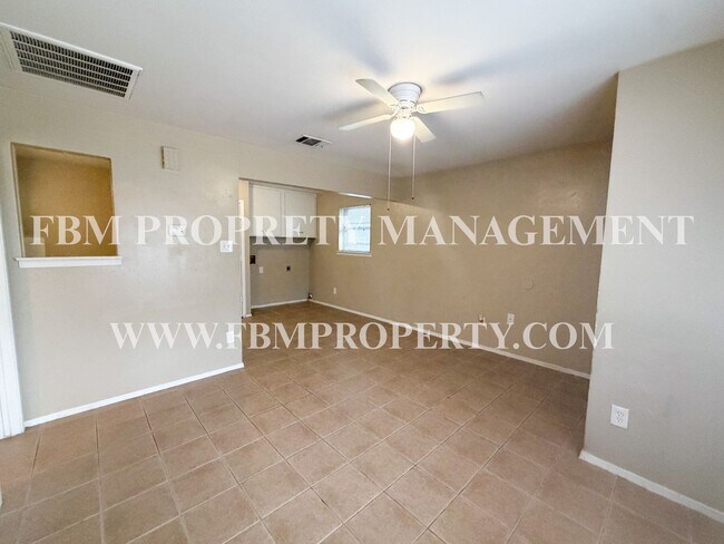 Foto del edificio - 3593 Ennis Ave
