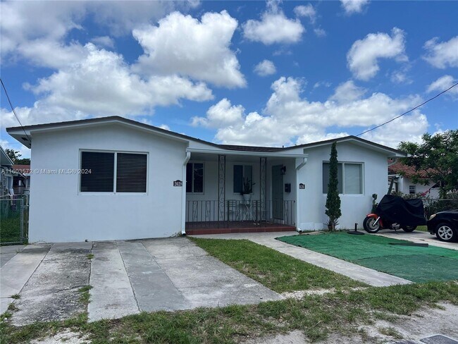 Building Photo - 2628 SW 28th Ct