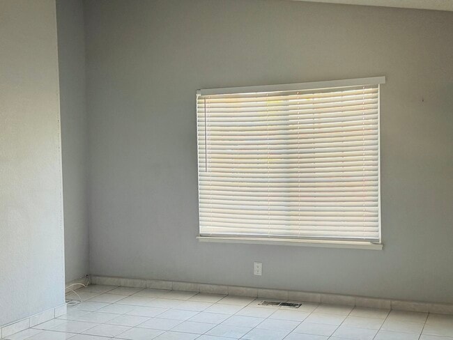 Living room - 209 Riverview Dr