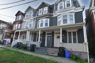Building Photo - 439 Harris St