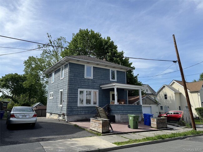 Building Photo - 39 Crescent Pl
