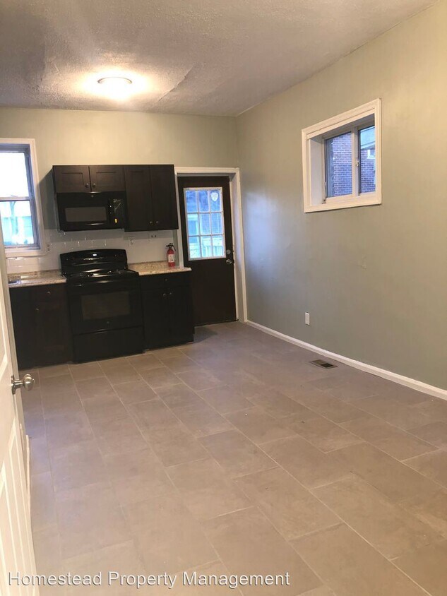 Primary Photo - 4 br, 1.5 bath House - 323 S. 5th St