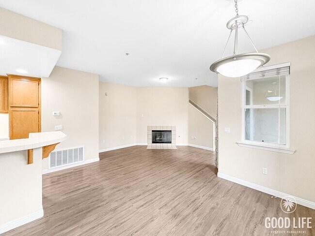 Foto del edificio - Beautiful 2Bd/2Ba Available In Sabre Springs