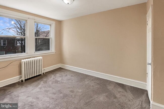 Building Photo - 202 W 35th St