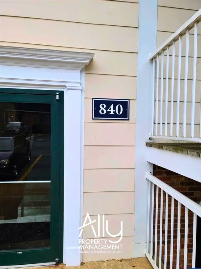 Foto del edificio - 840 Runnel Ct