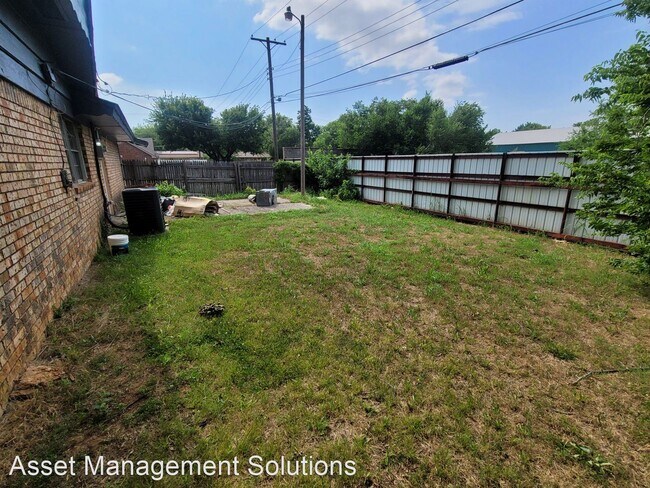 Foto del edificio - 3 br, 1.5 bath House - 1108 Brookdale  Drive