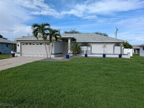 Building Photo - 4614 SW 7th Ave