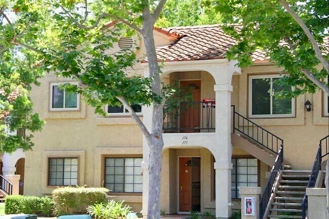 Condominio soleado y ventoso en el piso superior - 10742 Dabney Dr