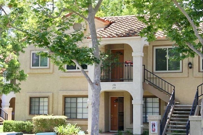 Sunny & Breezy upstairs Condo - 10742 Dabney Dr