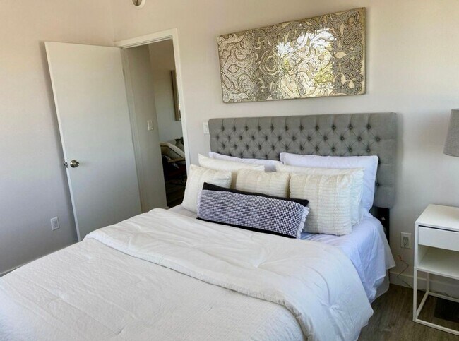 Foto del edificio - Move in Promotion for 12 Months! Remodeled...