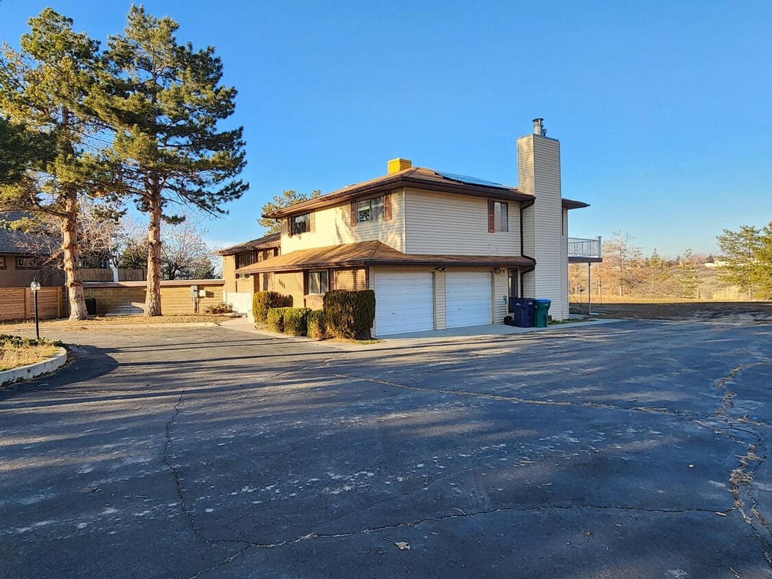 Primary Photo - Amazing 4 Bd Home Horse Property on 2.5 Acre