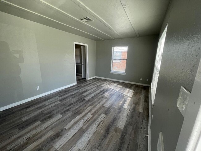 Building Photo - 1015 Arkansas St