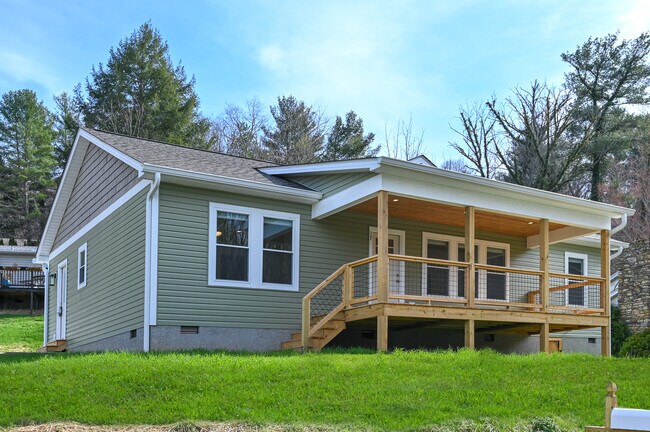 Beautiful new home! - 17 Sycamore St