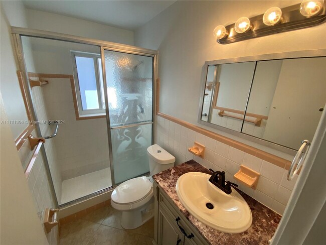 Foto del edificio - 1061 NE 34th St