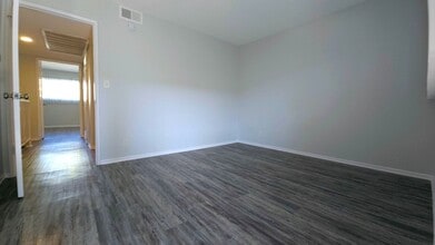 Interior Photo - 18411 Vincennes Street