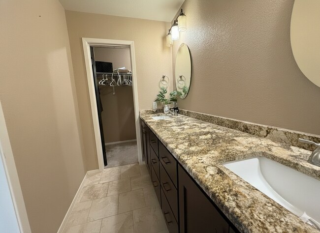 Building Photo - 2807 Macauslan St