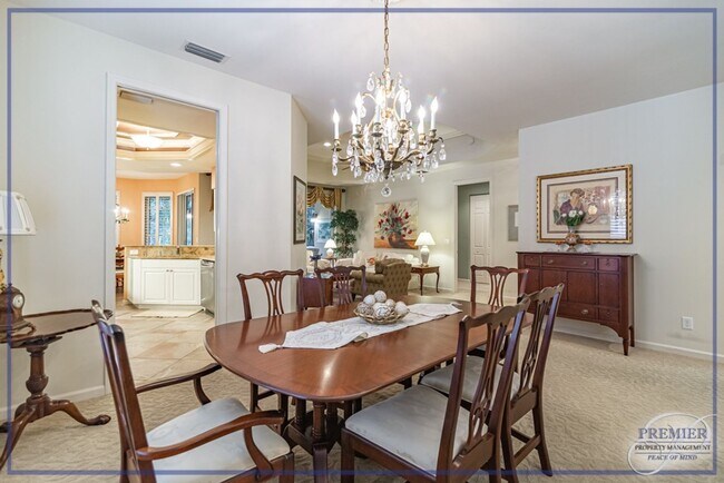 Foto del edificio - ***PELICAN BAY CRESCENT SEASONAL RENTAL***3 BED 2.5 BATH***2 CAR GARAGE***EXCELLENT LOCATION***