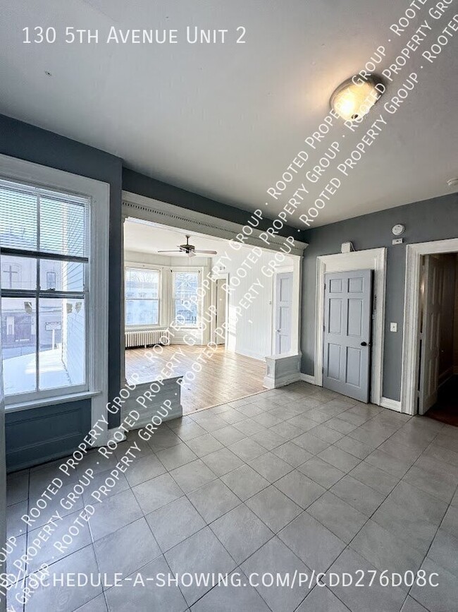 Building Photo - Charming 2 Bedroom with Private Entrance