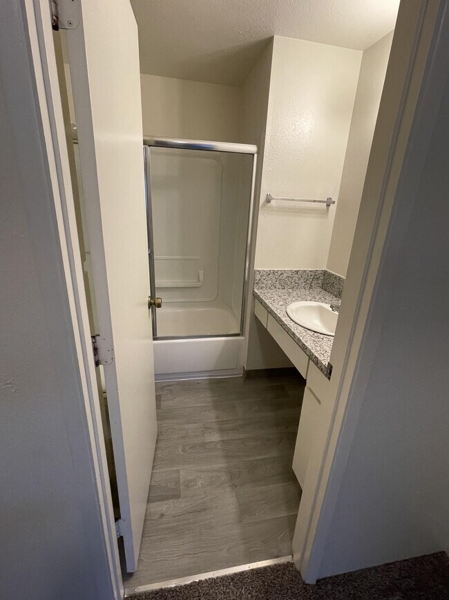 Foto del edificio - 130 NE Conifer Blvd