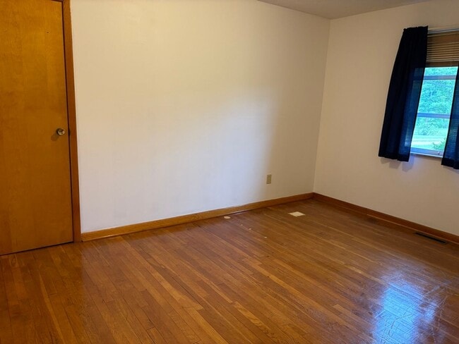 Building Photo - Nice Southside Find