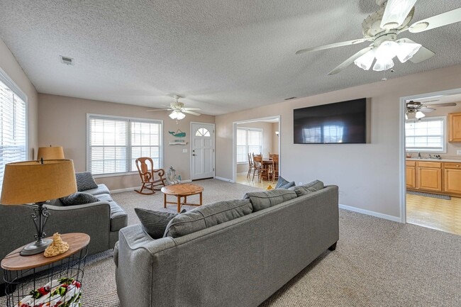 Building Photo - Short Term Rental Only Available until May...