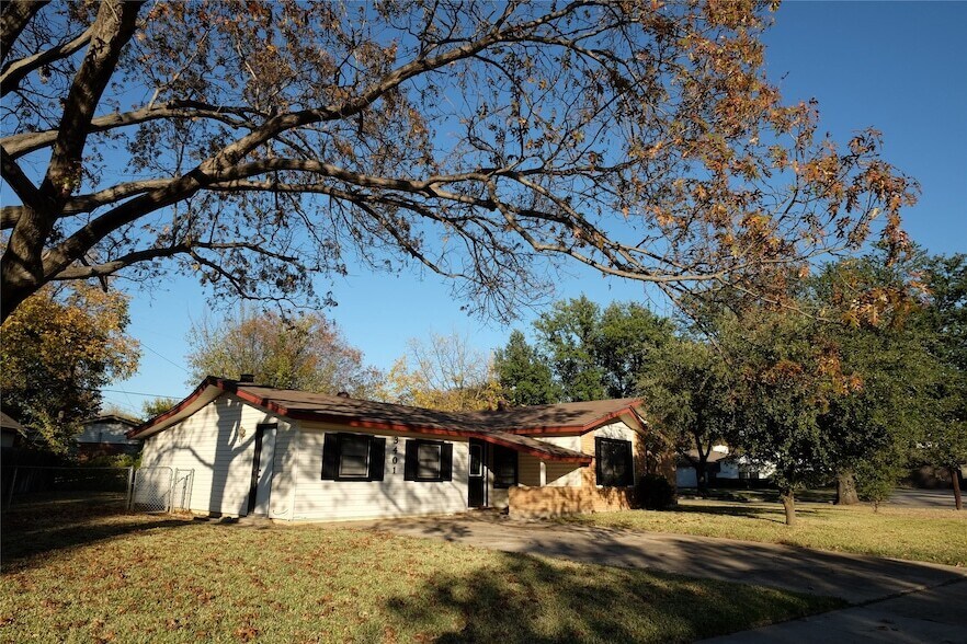 Foto principal - 3401 Princeton Dr