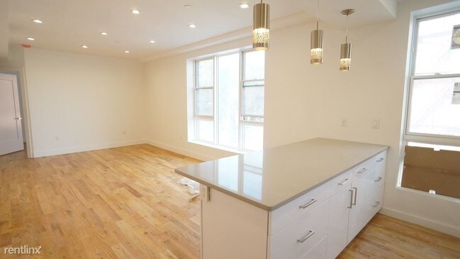 Foto del edificio - 352 Willis Ave