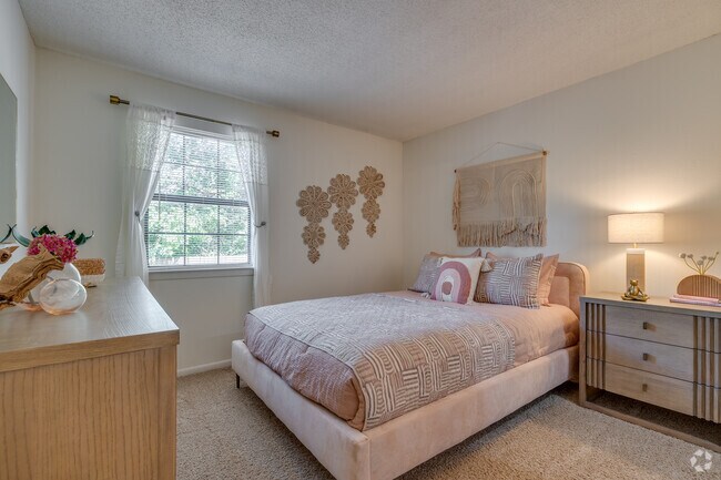1BR, 1BA - 800SF - The Greens Of Bedford