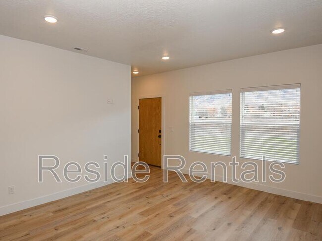 Foto del edificio - 220 Spring Creek Pkwy