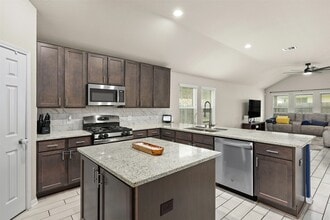 Building Photo - 2214 Sand Lily Dr