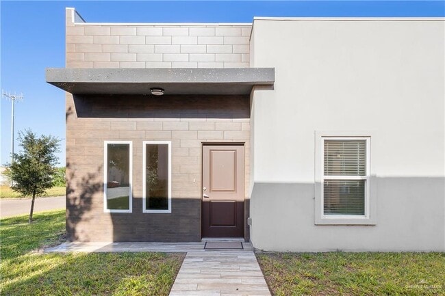 Building Photo - 2920 Allen Dr