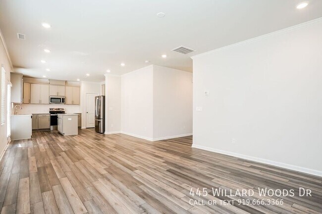 Foto del edificio - 445 Willard Wds Dr