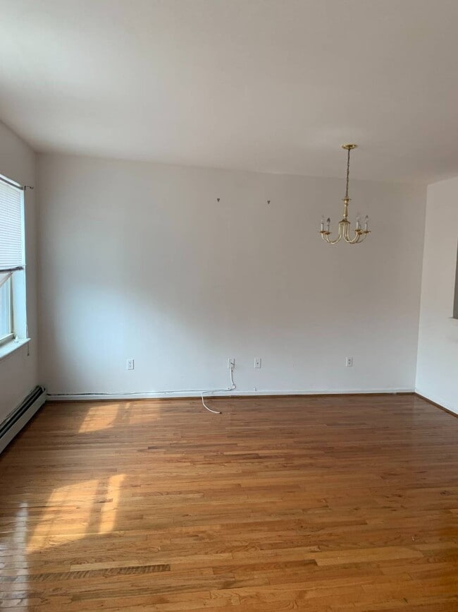 Building Photo - 377 SARATOGA Ave