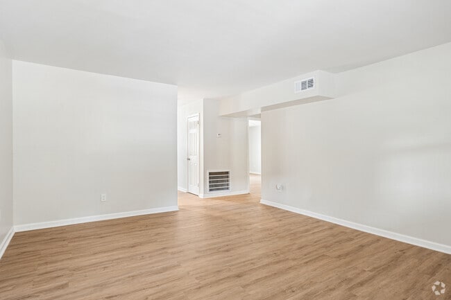 2BR, 1BA - 846SF - Living Room - EP on Lower Wetumpka