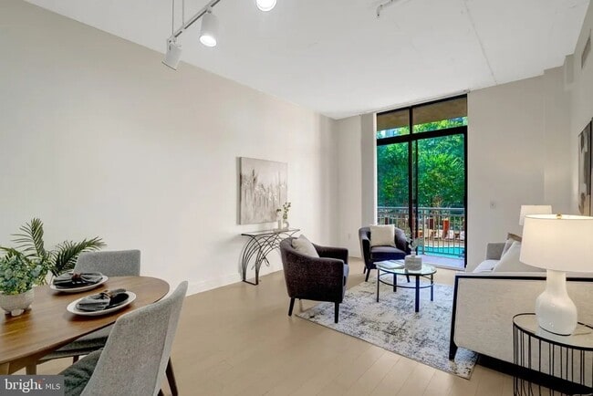 Living Room - 1201 N Garfield St