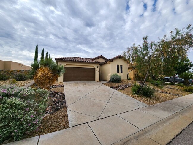 Building Photo - 4070 Bella Sierra Dr