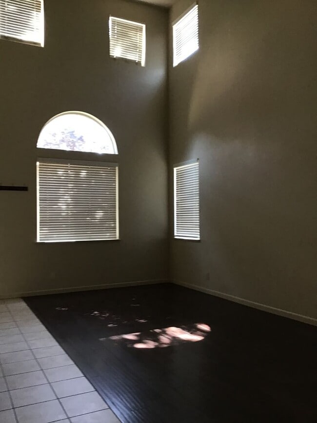 Building Photo - Beautiful 2 Story 4 Bedroom Home