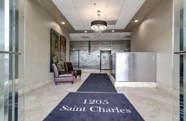 Foto del edificio - 1205 Saint Charles Ave