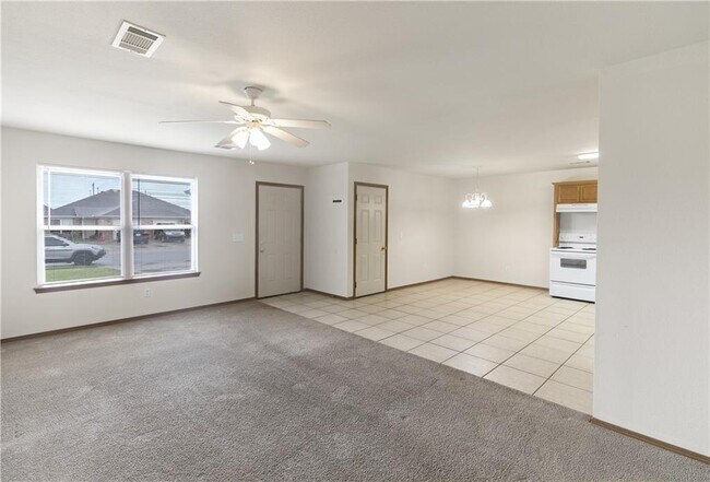 Building Photo - 301 E Marietta Ct